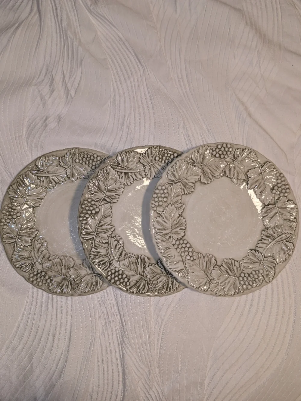 Williams Sonoma Grape Leaf Sage Green Plates Set of 3